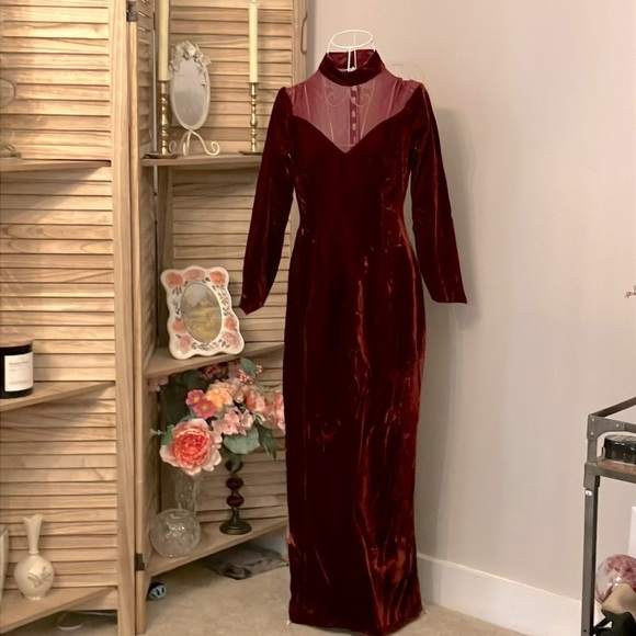 Stunning Vintage 90’s Burgundy Velvet Long Sleeve Mock Neck Gown Gothic Sz Small - Picture 1 of 15